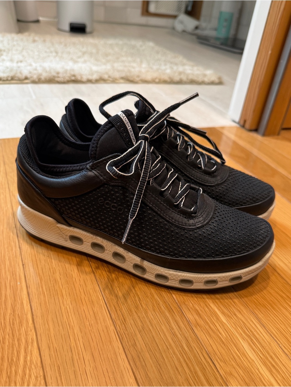 Ecco Men's Black Mesh Athletic Sneakers with Contrast Laces